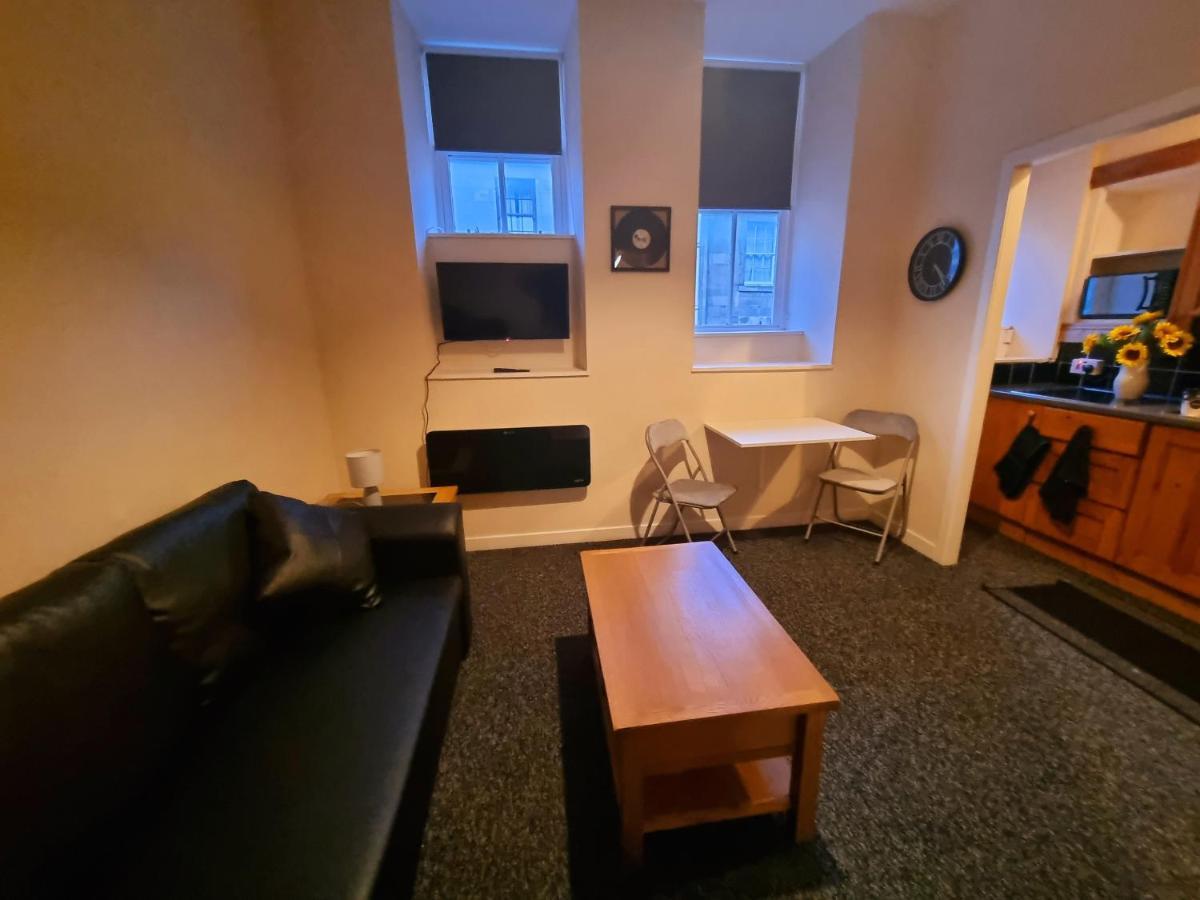 Nicky-Tams Bar & Apartments Stirling Ngoại thất bức ảnh